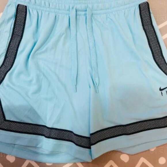 Nike limited edition fly swoosh shorts - Picture 4 of 6